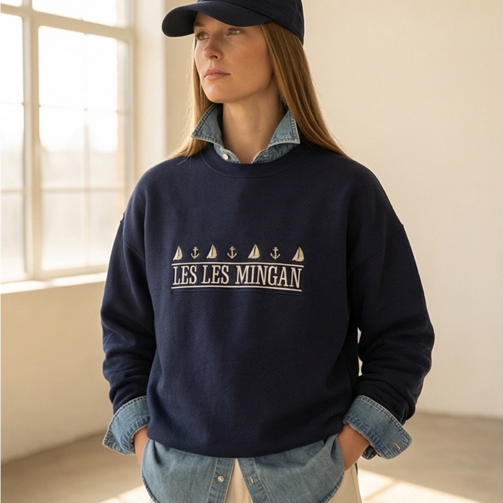 Vintage navy crewneck with “Les Îles Mingan” embroidery Women’s (S/M)